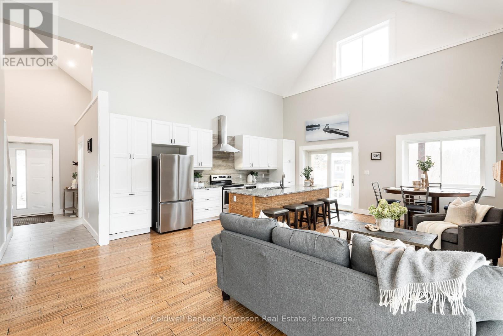 17 Deerhurst Highlands Drive, Huntsville, Ontario  P1H 1B1 - Photo 3 - X12457230