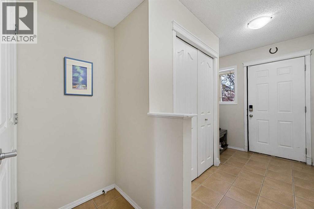 205 Bayside Point Sw, Airdrie, Alberta  T4B 2X6 - Photo 5 - A2263209