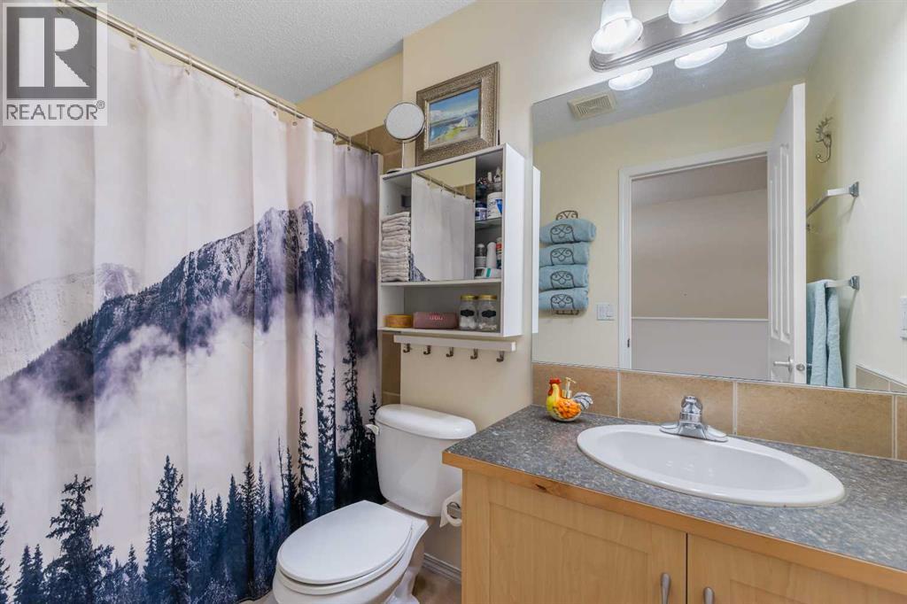 205 Bayside Point Sw, Airdrie, Alberta  T4B 2X6 - Photo 25 - A2263209