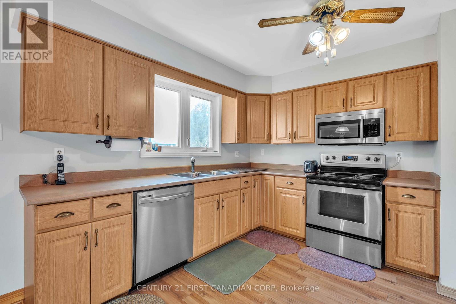 33 Fourwinds Road, London South, Ontario  N6K 3L1 - Photo 16 - X12457143