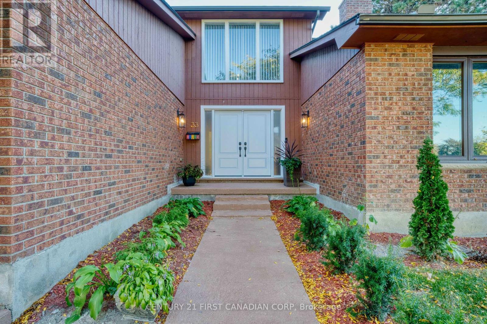 33 Fourwinds Road, London South, Ontario  N6K 3L1 - Photo 4 - X12457143