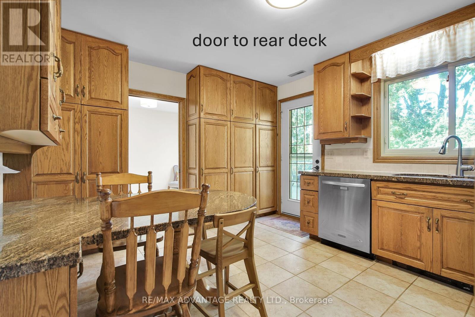41 Queen Anne Circle, London North, Ontario  N6H 4B6 - Photo 6 - X12457189