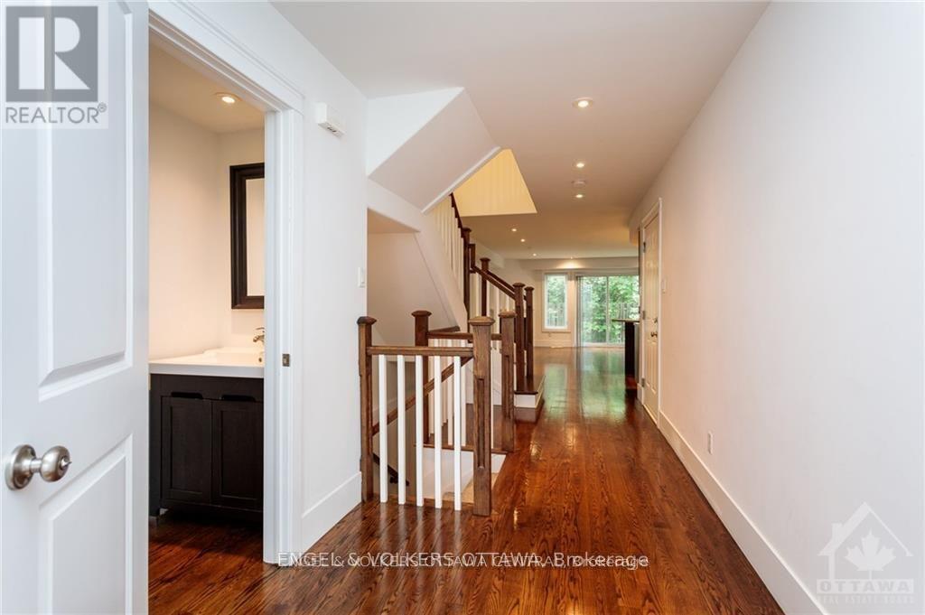 140 Montauk Pvt, Ottawa, Ontario  K2C 2B4 - Photo 3 - X12457124