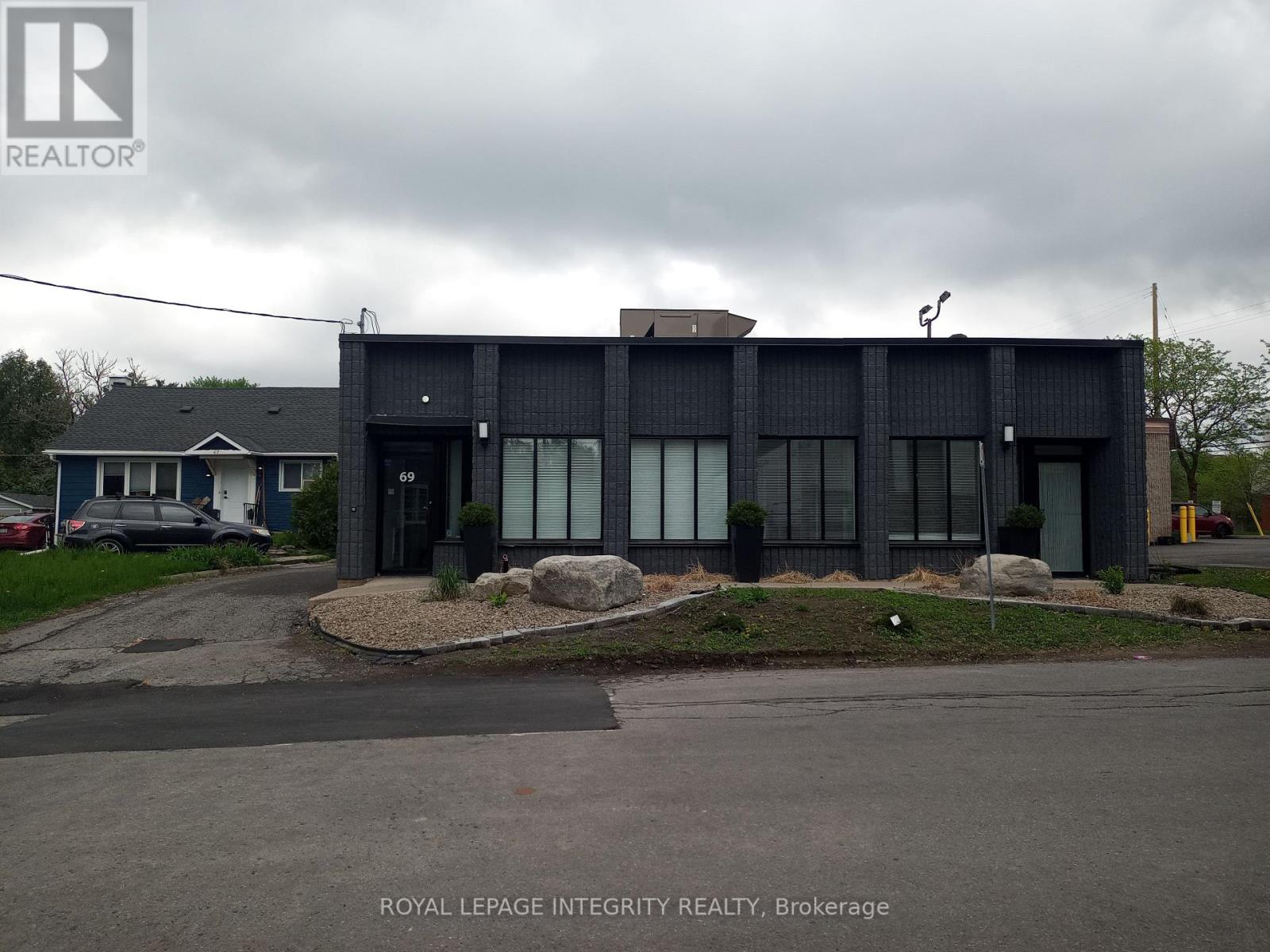 69 Kempster Avenue, Ottawa, Ontario  K2B 6M2 - Photo 1 - X12457144