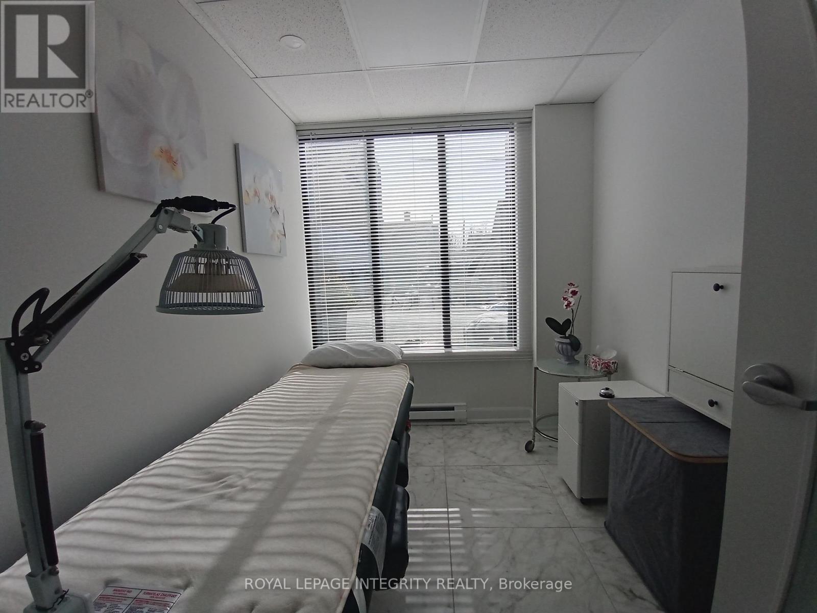 69 Kempster Avenue, Ottawa, Ontario  K2B 6M2 - Photo 10 - X12457144
