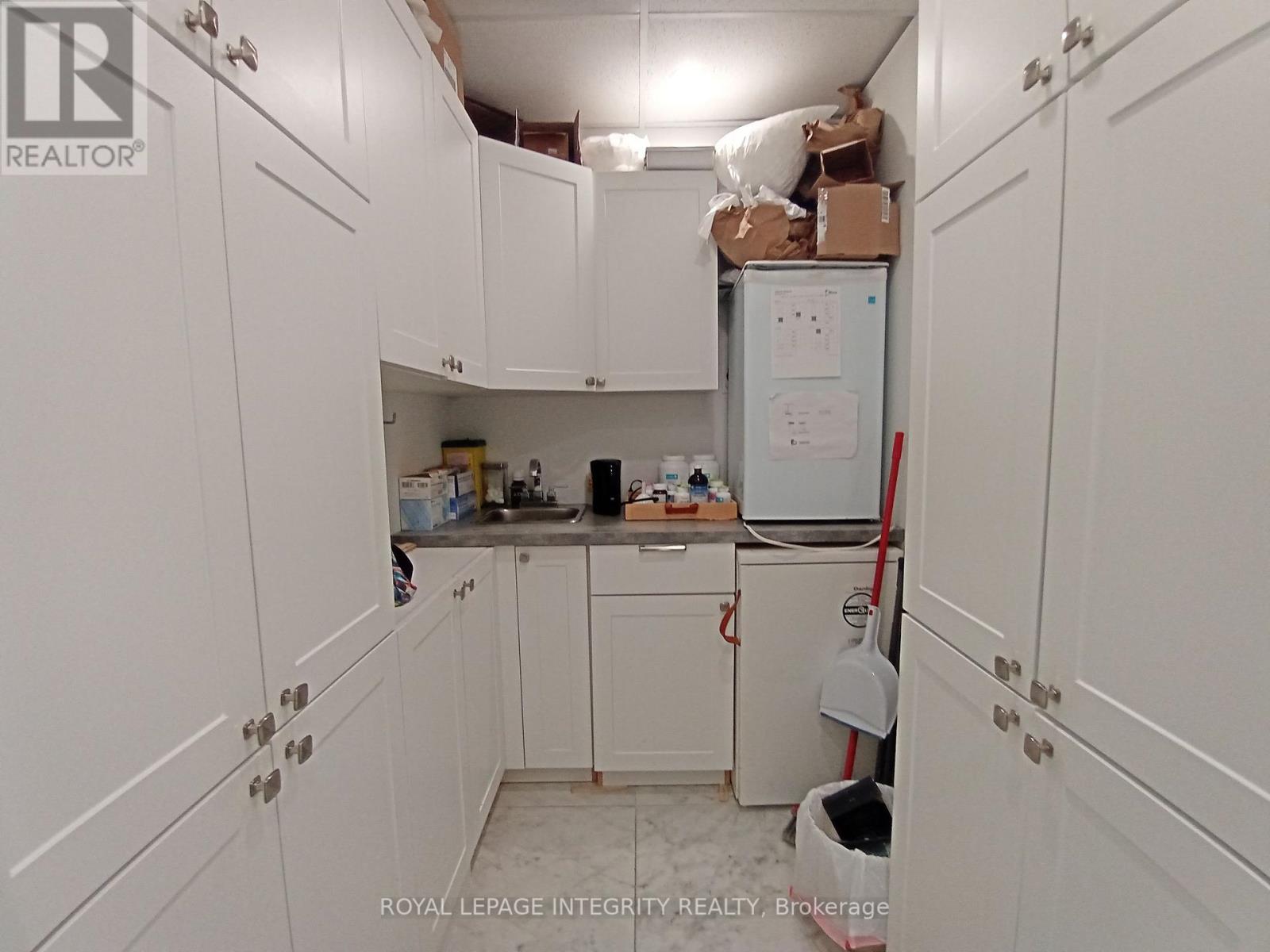 69 Kempster Avenue, Ottawa, Ontario  K2B 6M2 - Photo 14 - X12457144