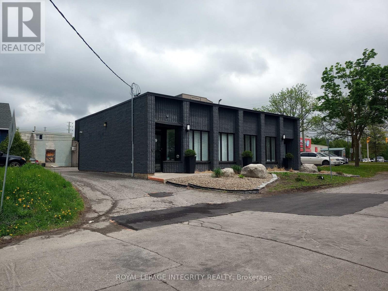 69 Kempster Avenue, Ottawa, Ontario  K2B 6M2 - Photo 2 - X12457144