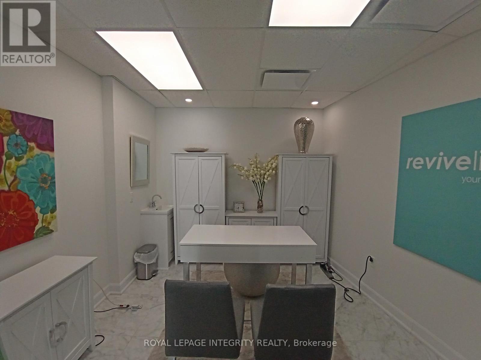 69 Kempster Avenue, Ottawa, Ontario  K2B 6M2 - Photo 6 - X12457144
