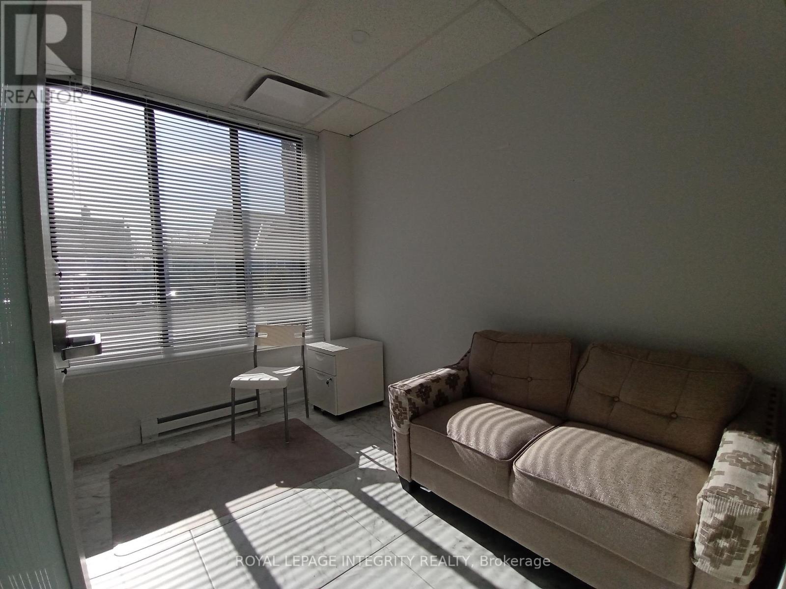 69 Kempster Avenue, Ottawa, Ontario  K2B 6M2 - Photo 9 - X12457144