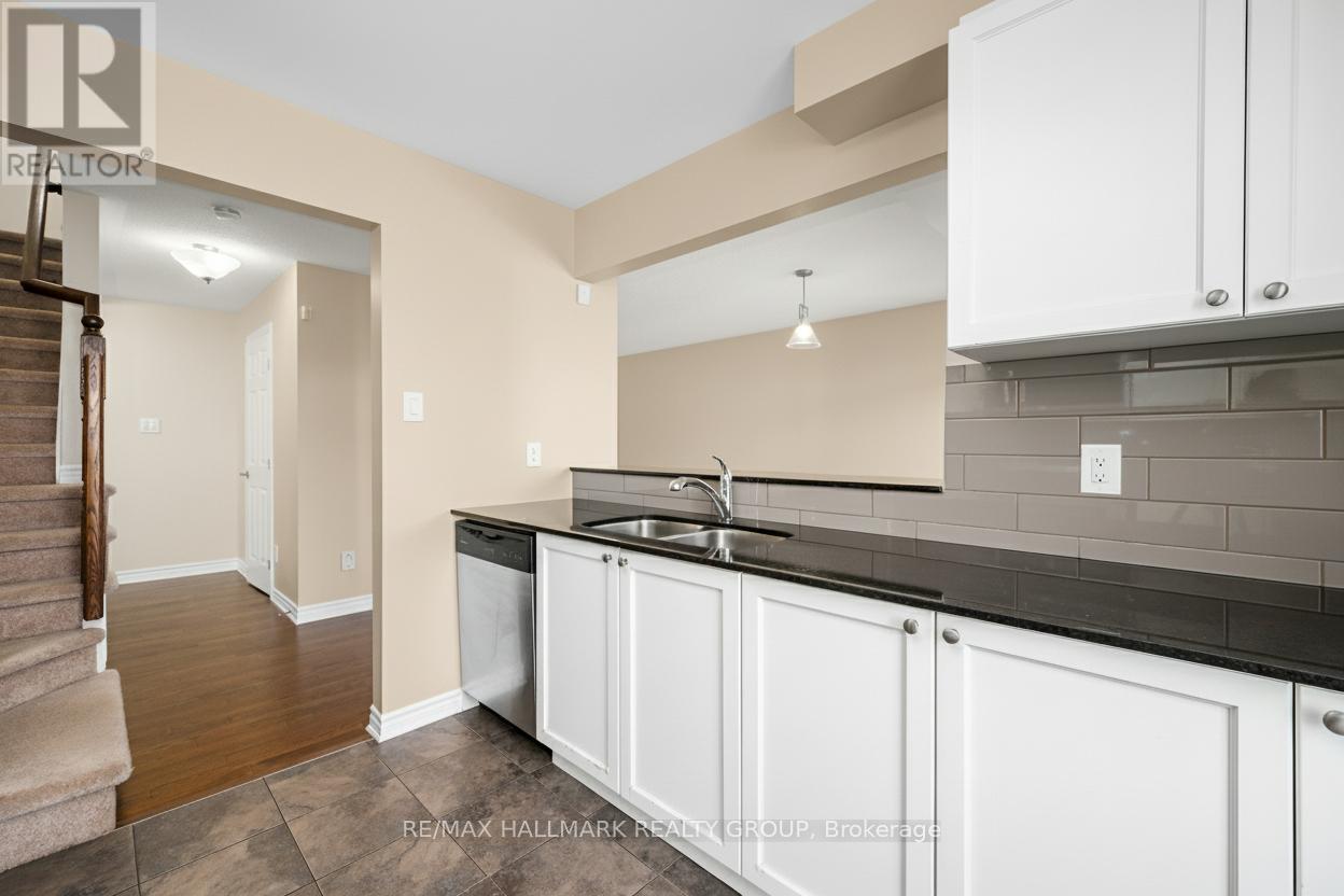 601 Foxlight Circle, Ottawa, Ontario  K2M 0L9 - Photo 11 - X12457165