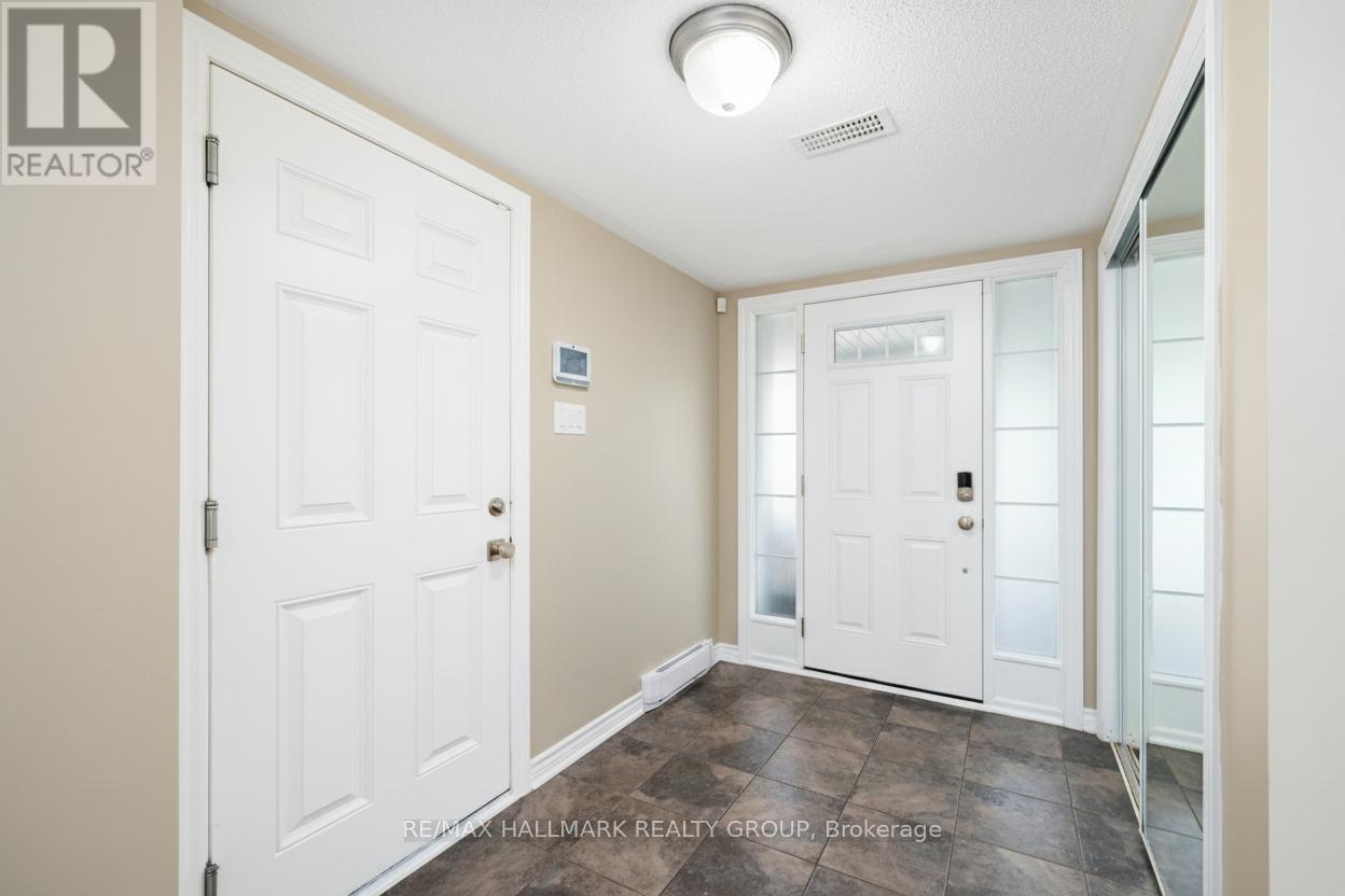 601 Foxlight Circle, Ottawa, Ontario  K2M 0L9 - Photo 3 - X12457165