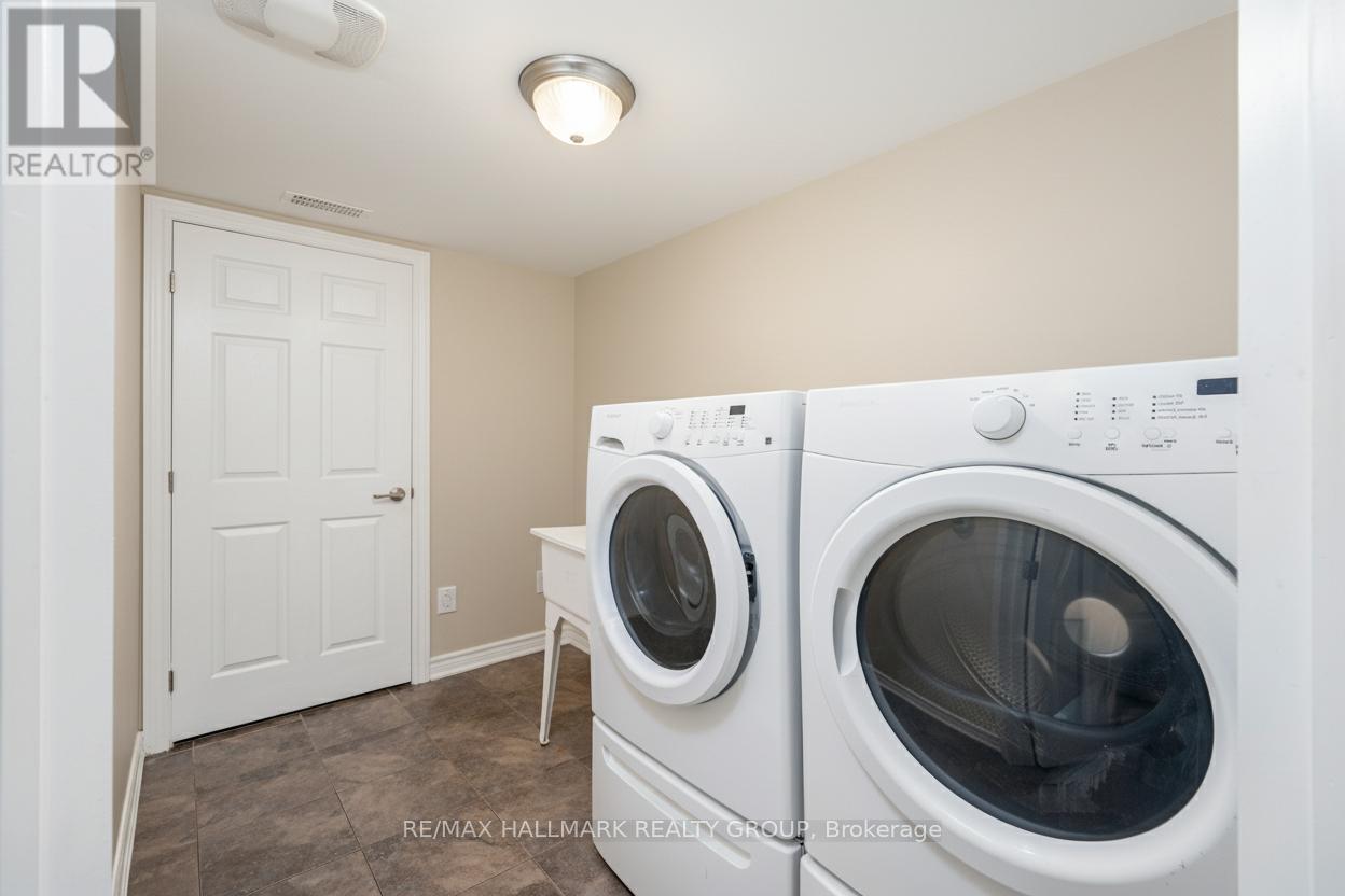 601 Foxlight Circle, Ottawa, Ontario  K2M 0L9 - Photo 4 - X12457165