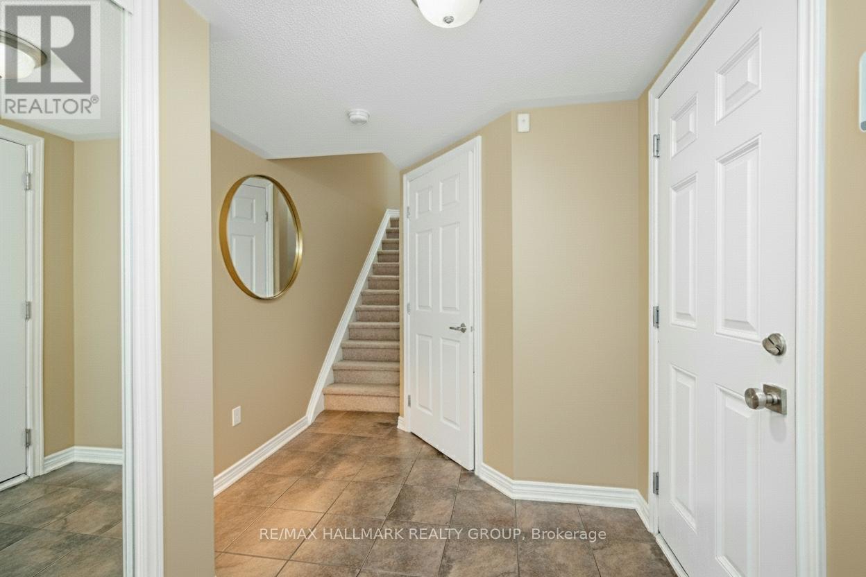 601 Foxlight Circle, Ottawa, Ontario  K2M 0L9 - Photo 5 - X12457165