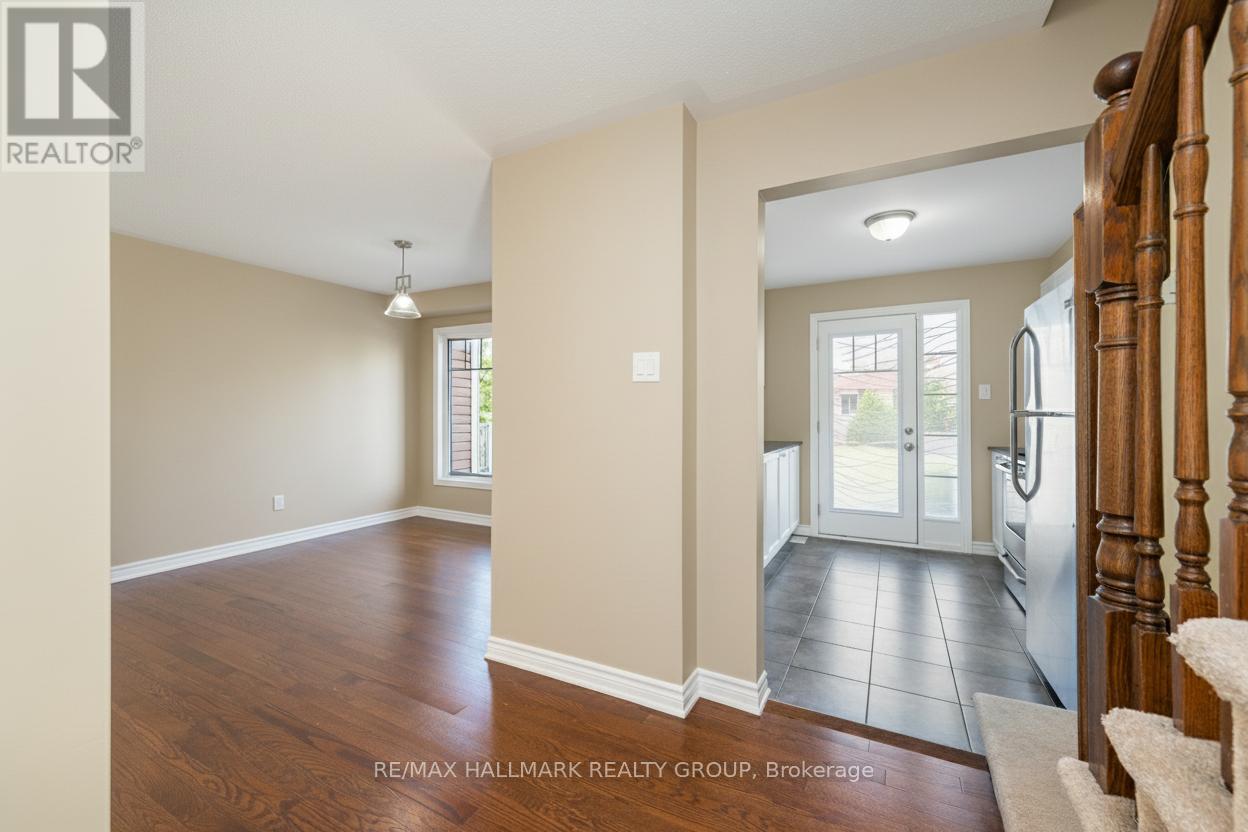 601 Foxlight Circle, Ottawa, Ontario  K2M 0L9 - Photo 6 - X12457165