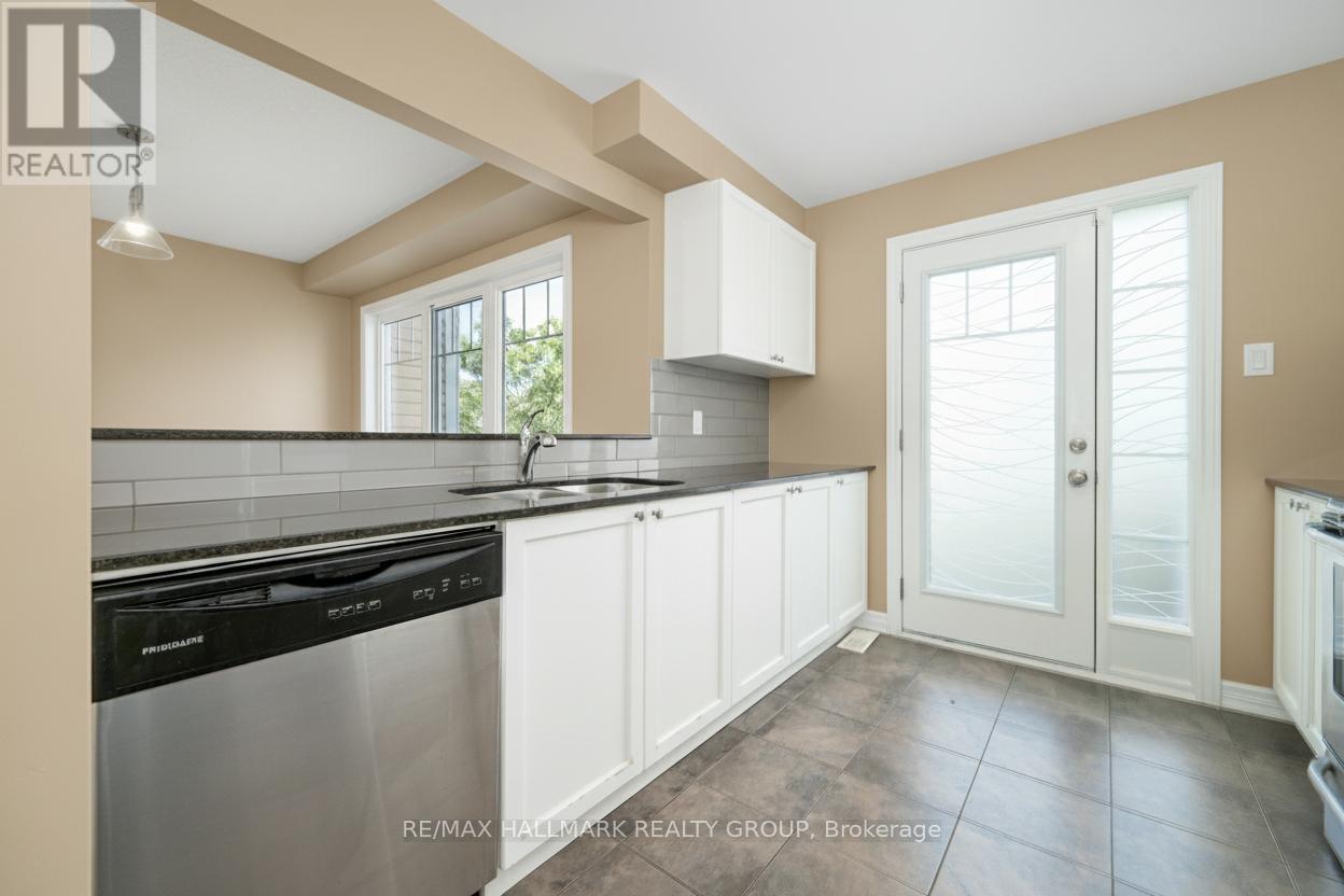 601 Foxlight Circle, Ottawa, Ontario  K2M 0L9 - Photo 8 - X12457165