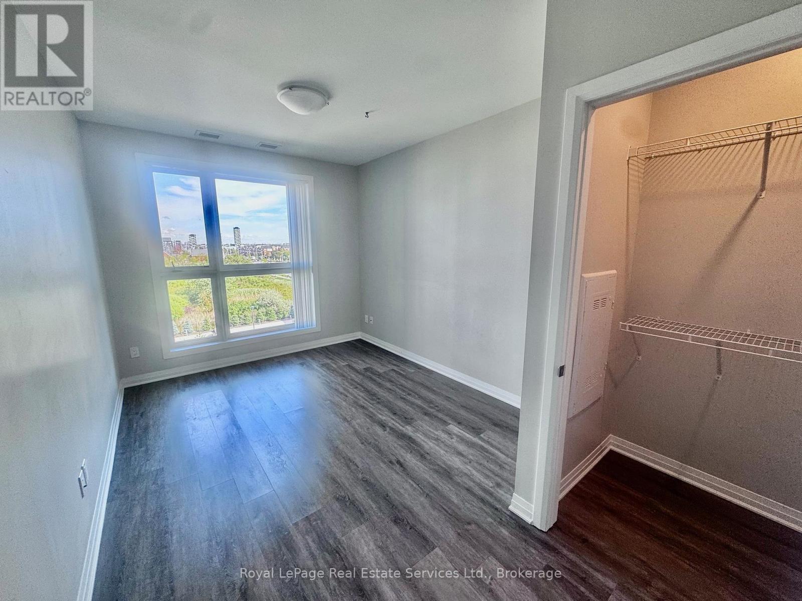 511 - 95 Dundas Street W, Oakville, Ontario  L6M 5N4 - Photo 12 - W12457136
