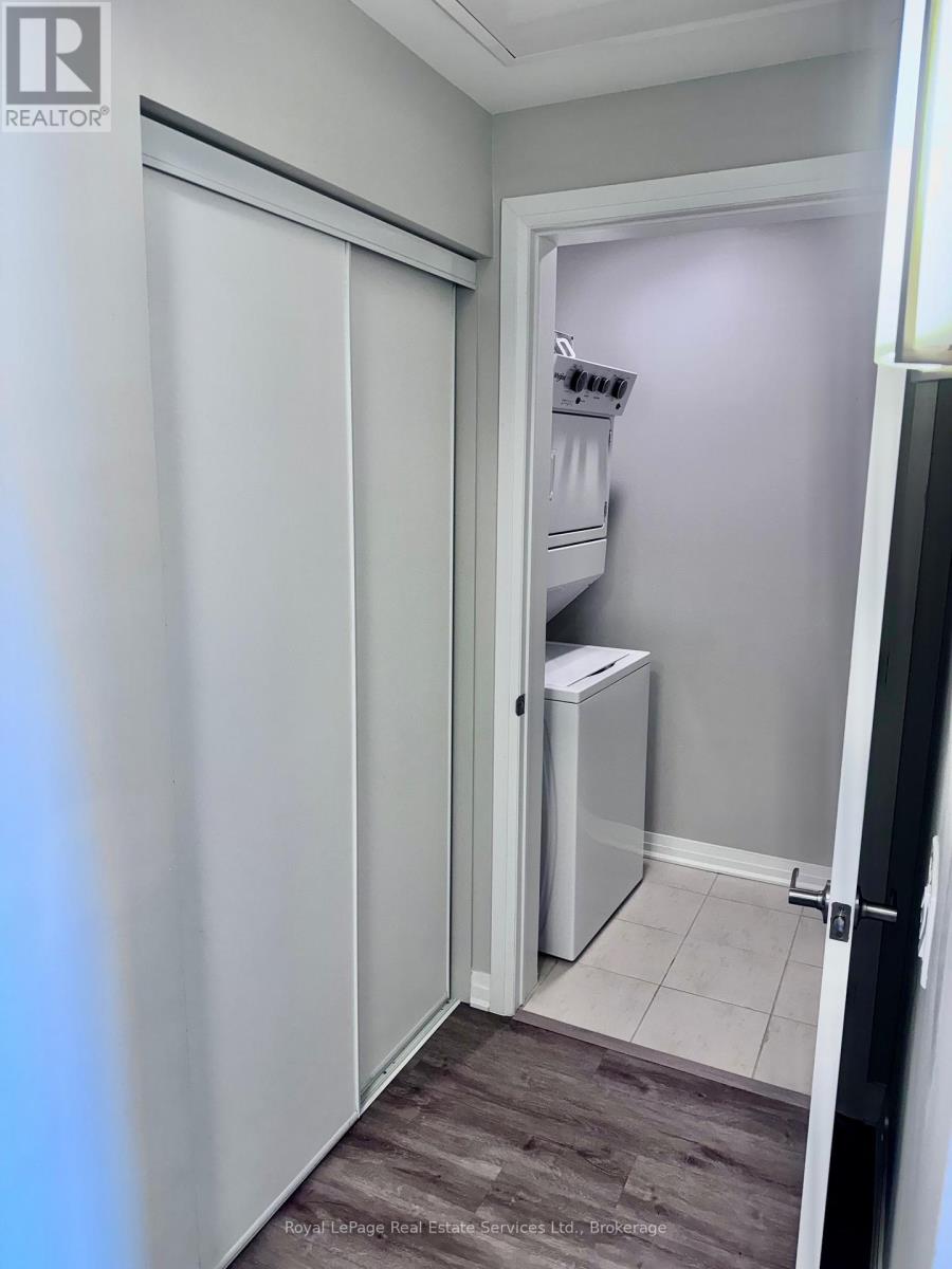511 - 95 Dundas Street W, Oakville, Ontario  L6M 5N4 - Photo 5 - W12457136