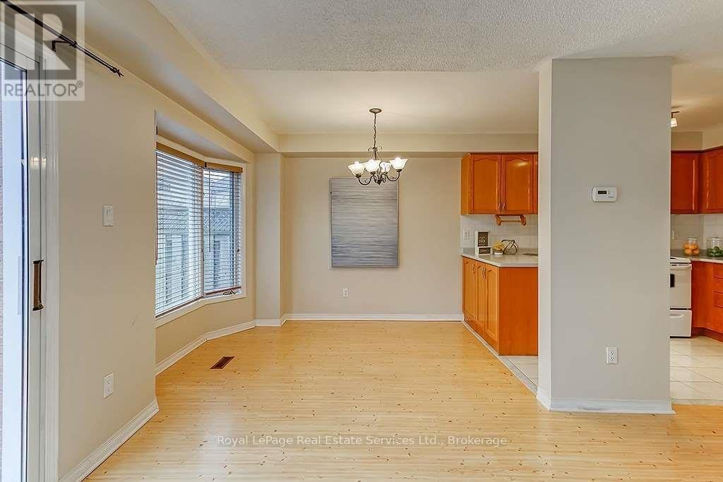 4 Thornlodge Drive, Hamilton, Ontario  L0R 2H3 - Photo 10 - X12457205