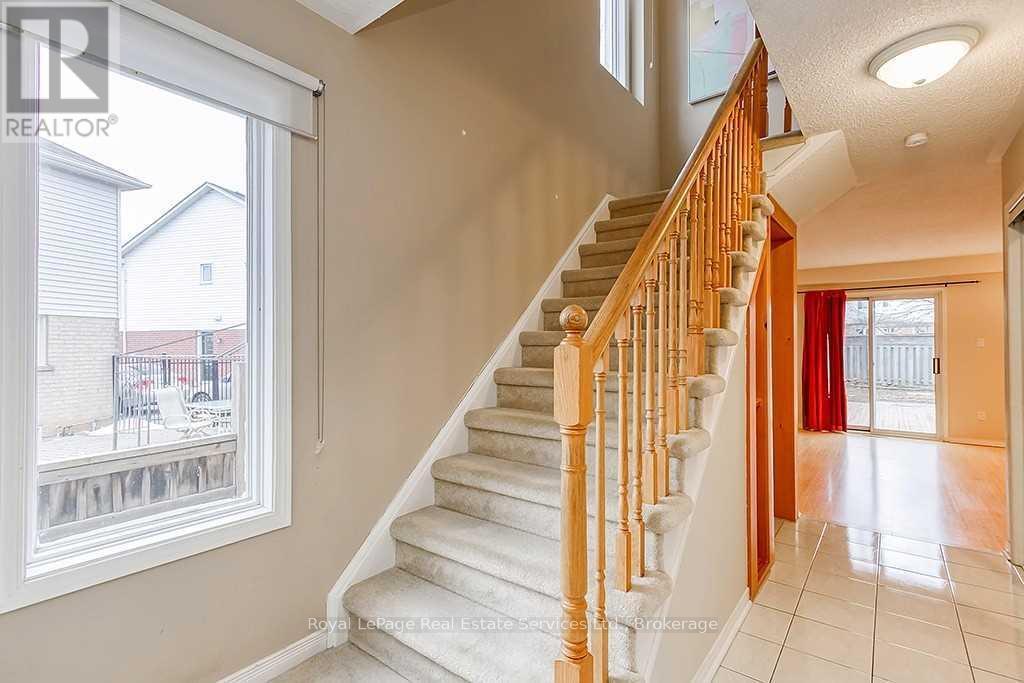 4 Thornlodge Drive, Hamilton, Ontario  L0R 2H3 - Photo 2 - X12457205