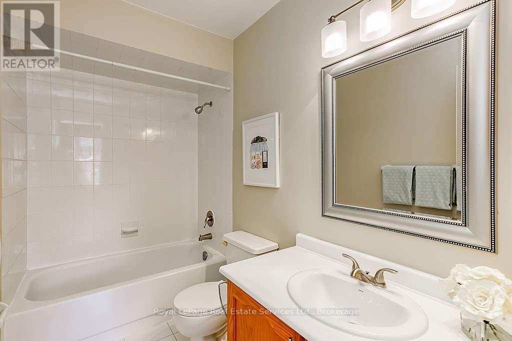 4 Thornlodge Drive, Hamilton, Ontario  L0R 2H3 - Photo 23 - X12457205