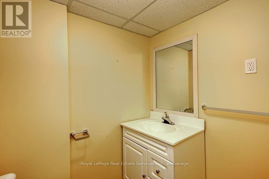 4 Thornlodge Drive, Hamilton, Ontario  L0R 2H3 - Photo 27 - X12457205