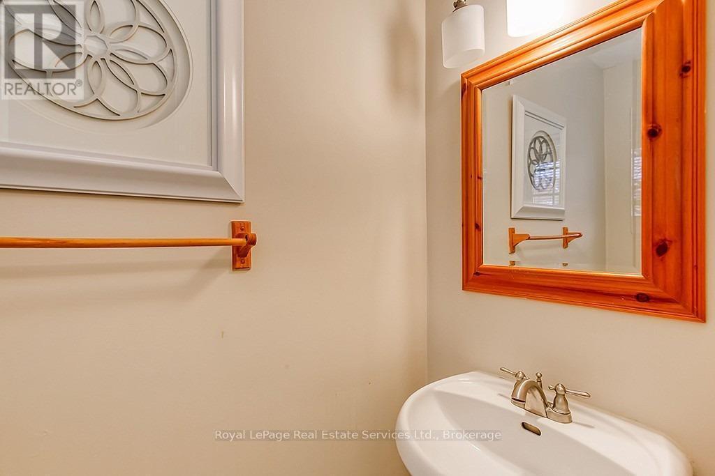 4 Thornlodge Drive, Hamilton, Ontario  L0R 2H3 - Photo 3 - X12457205