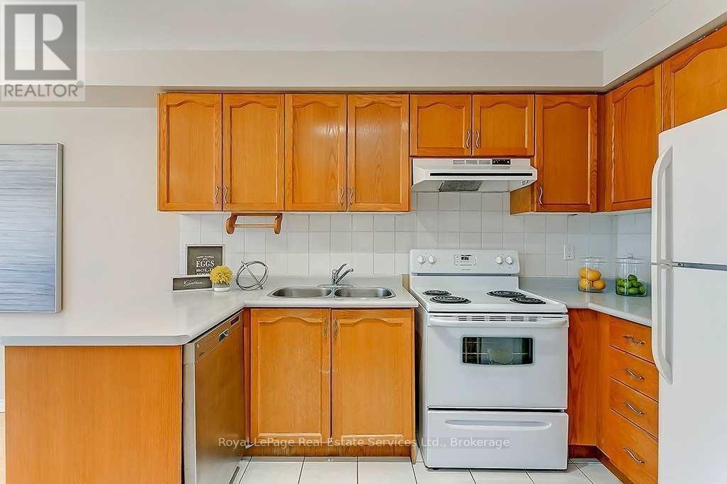 4 Thornlodge Drive, Hamilton, Ontario  L0R 2H3 - Photo 5 - X12457205