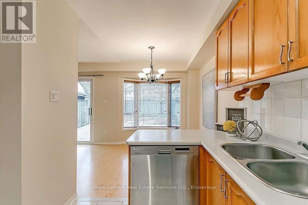 4 Thornlodge Drive, Hamilton, Ontario  L0R 2H3 - Photo 6 - X12457205
