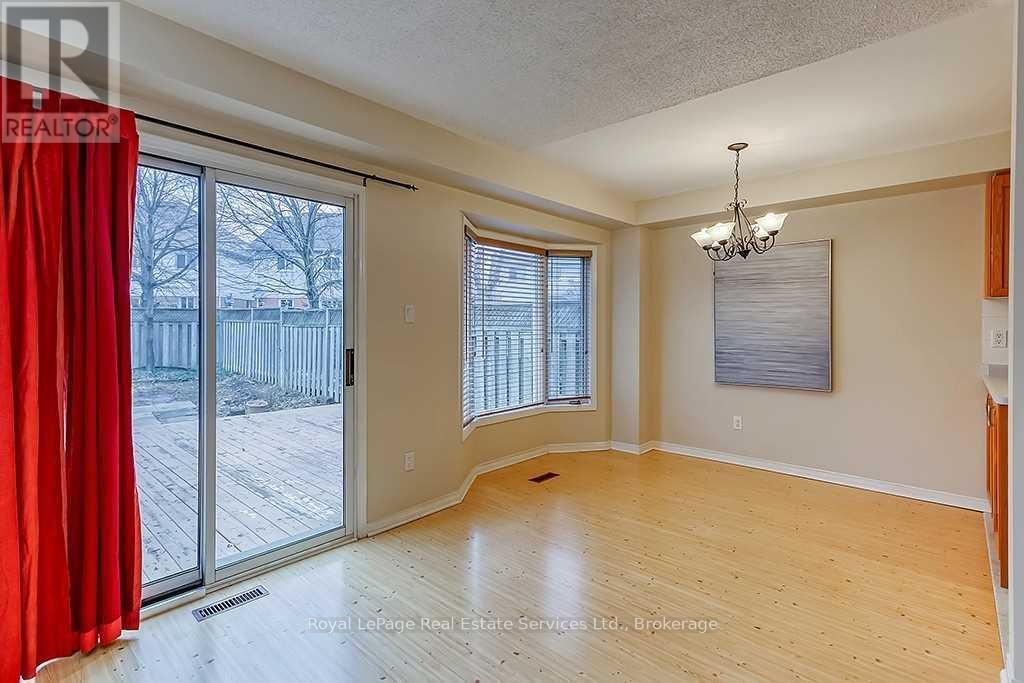 4 Thornlodge Drive, Hamilton, Ontario  L0R 2H3 - Photo 9 - X12457205