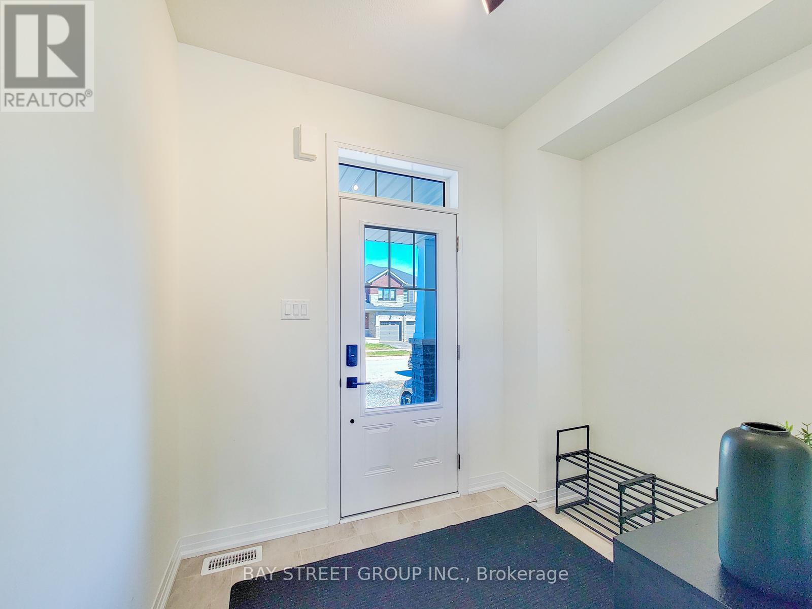 5 Lemon Avenue N, Thorold, Ontario  L0S 1K0 - Photo 2 - X12457116