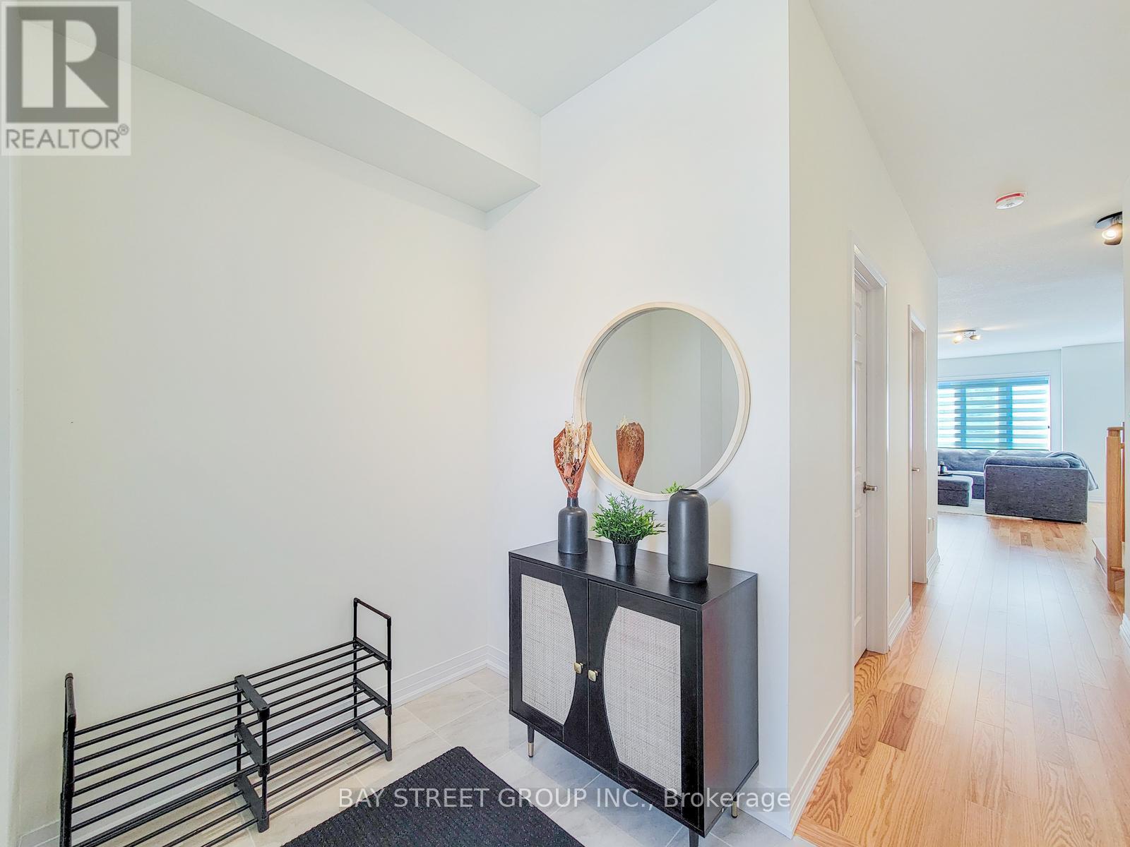 5 Lemon Avenue N, Thorold, Ontario  L0S 1K0 - Photo 3 - X12457116