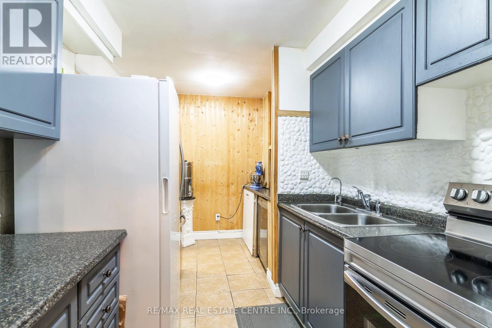 124 - 2095 Roche Court, Mississauga, Ontario  L5K 2C8 - Photo 16 - W12419076