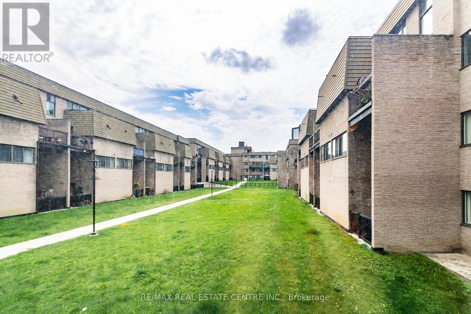 124 - 2095 Roche Court, Mississauga, Ontario  L5K 2C8 - Photo 27 - W12419076