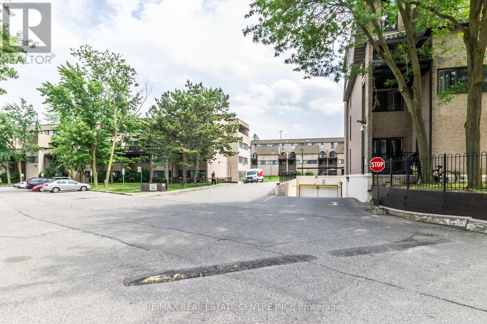 124 - 2095 Roche Court, Mississauga, Ontario  L5K 2C8 - Photo 34 - W12419076