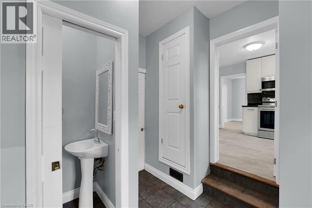 9 Arlington Avenue, St. Catharines, Ontario  L2P 3A3 - Photo 9 - 40778296