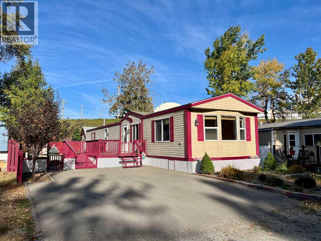 6, 1229 Waterton Avenue, Pincher Creek, Alberta  T0K 1W0 - Photo 1 - A2262115
