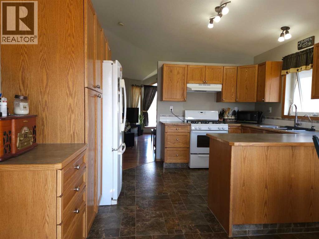 114 Robinson Avenue, Penhold, Alberta  T0M 1R0 - Photo 13 - A2241368