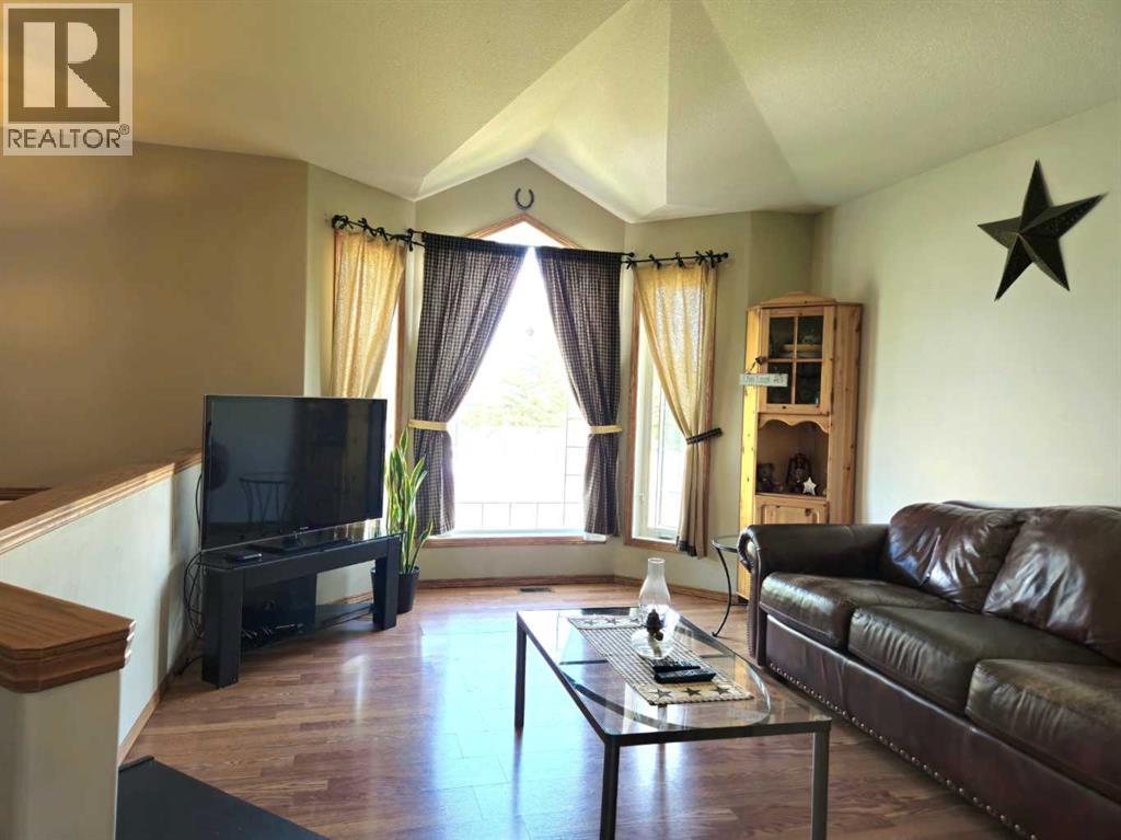 114 Robinson Avenue, Penhold, Alberta  T0M 1R0 - Photo 9 - A2241368