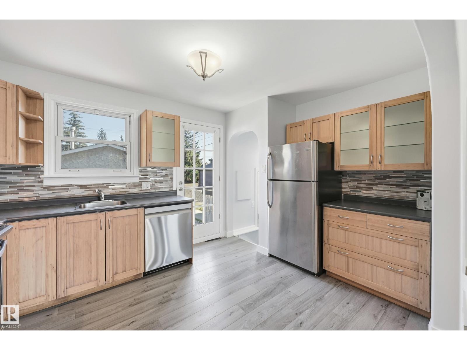 8815 76 St Nw, Edmonton, Alberta  T6C 2K1 - Photo 11 - E4461718