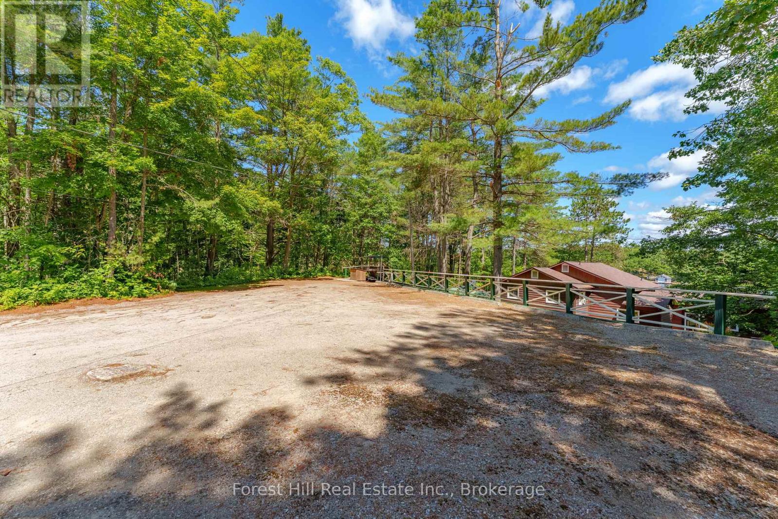 1062 Pine Lake Road, Gravenhurst, Ontario  P1P 1R2 - Photo 42 - X12457015