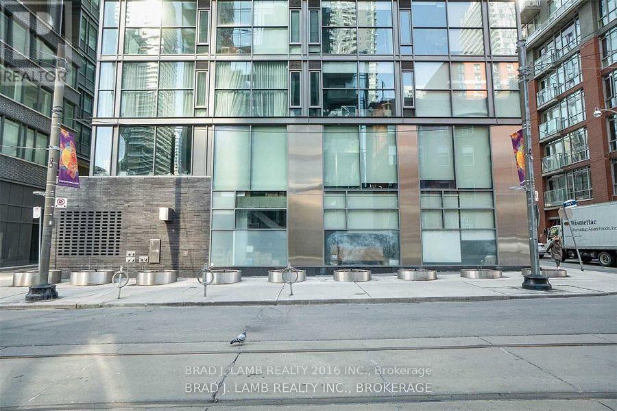 Th1 - 25 Oxley Street, Toronto, Ontario  M5V 2J5 - Photo 2 - C12457193