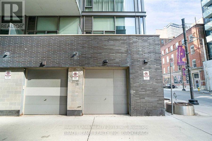 Th1 - 25 Oxley Street, Toronto, Ontario  M5V 2J5 - Photo 3 - C12457193
