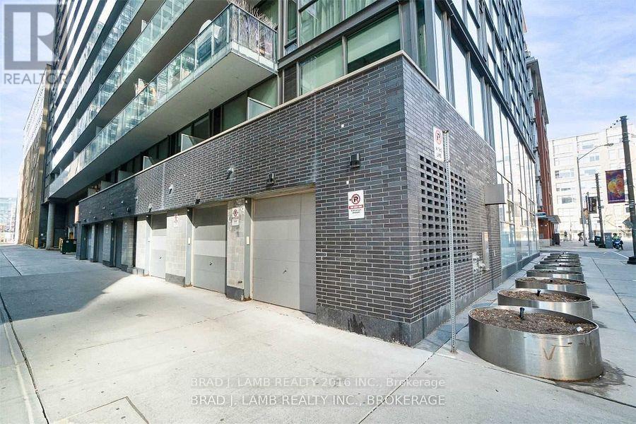 Th1 - 25 Oxley Street, Toronto, Ontario  M5V 2J5 - Photo 4 - C12457193