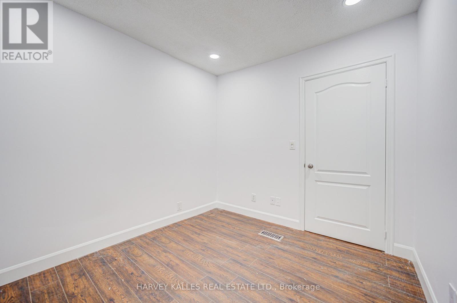 Main - 184 Cedric Avenue, Toronto, Ontario  M6C 3X8 - Photo 14 - C12457194
