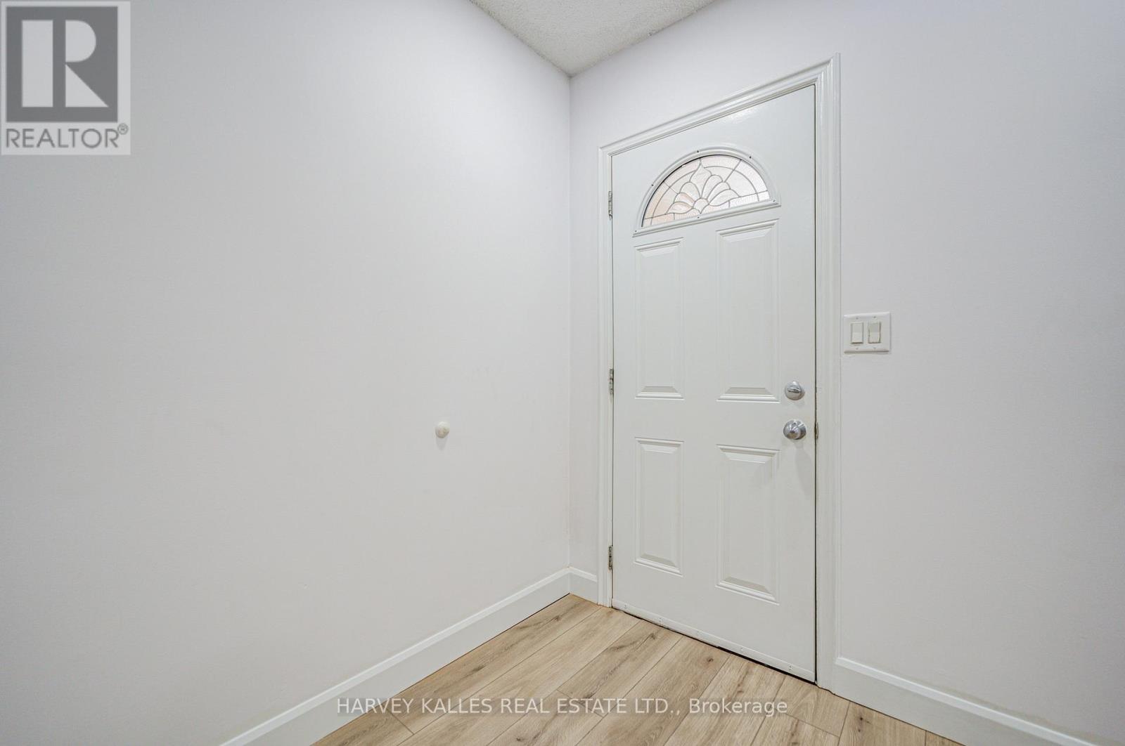 Main - 184 Cedric Avenue, Toronto, Ontario  M6C 3X8 - Photo 3 - C12457194