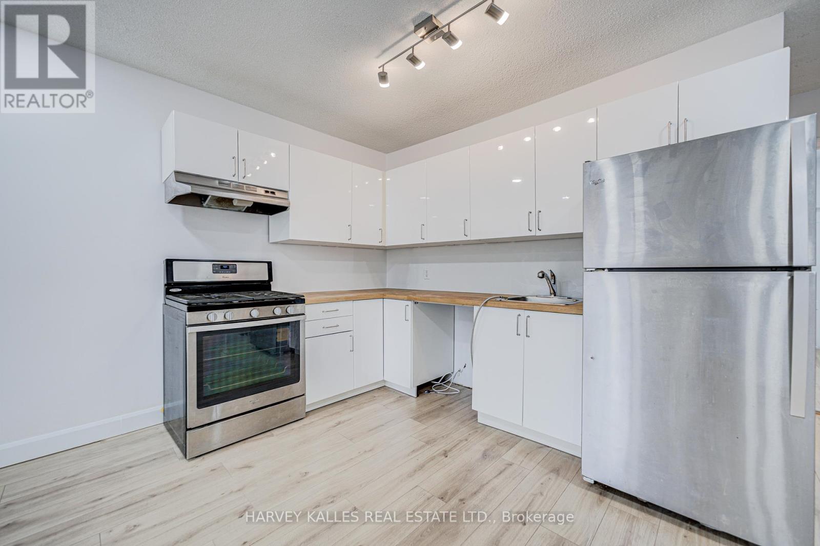 Main - 184 Cedric Avenue, Toronto, Ontario  M6C 3X8 - Photo 6 - C12457194