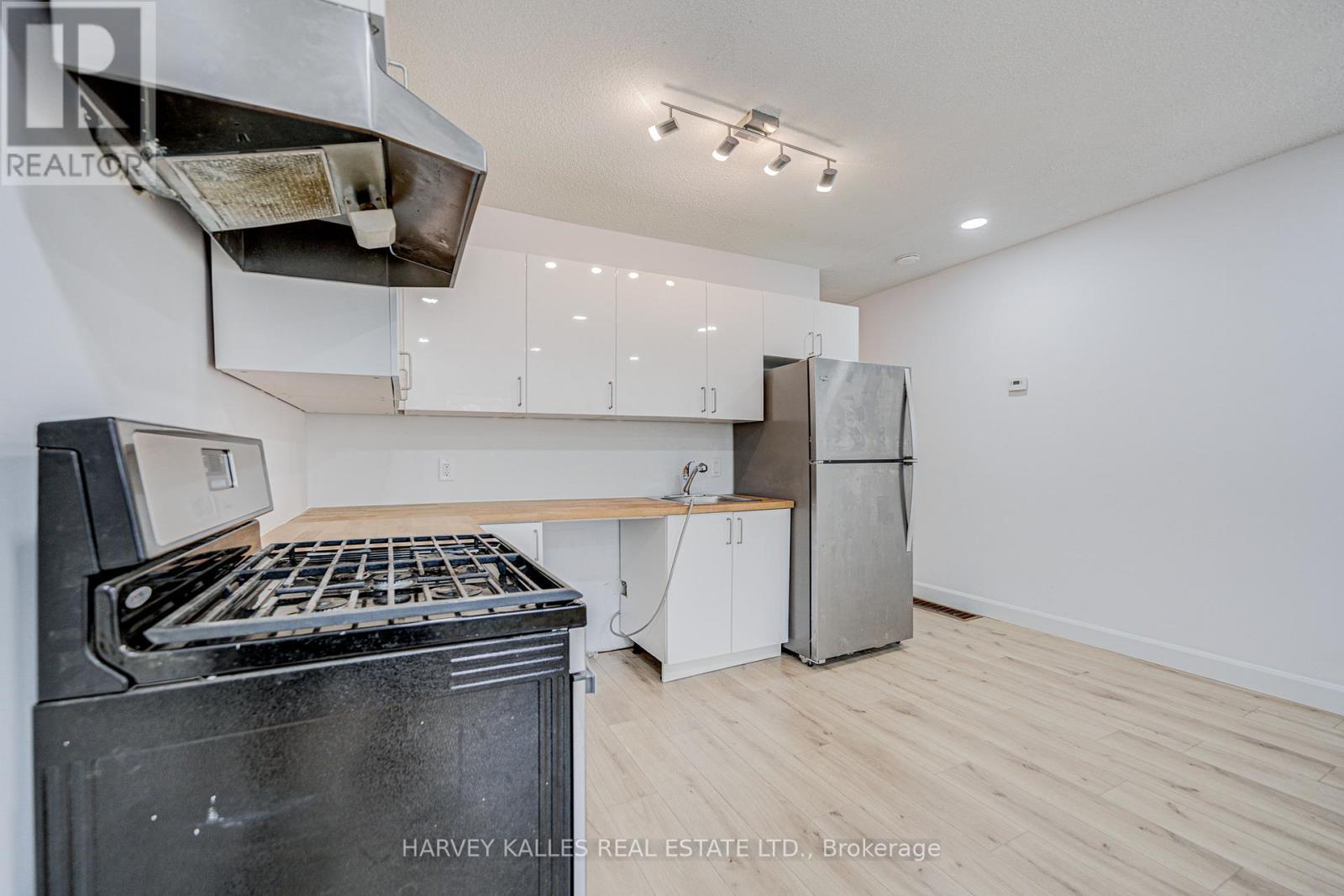 Main - 184 Cedric Avenue, Toronto, Ontario  M6C 3X8 - Photo 8 - C12457194