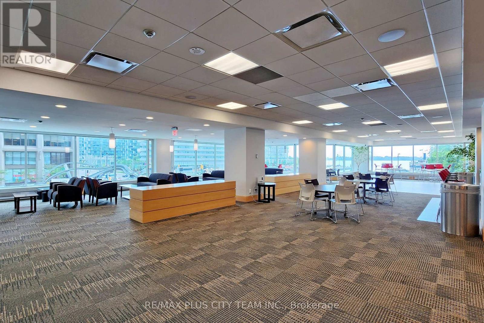 1807 - 10 Queens Quay W, Toronto, Ontario  M5J 2R9 - Photo 17 - C12457214