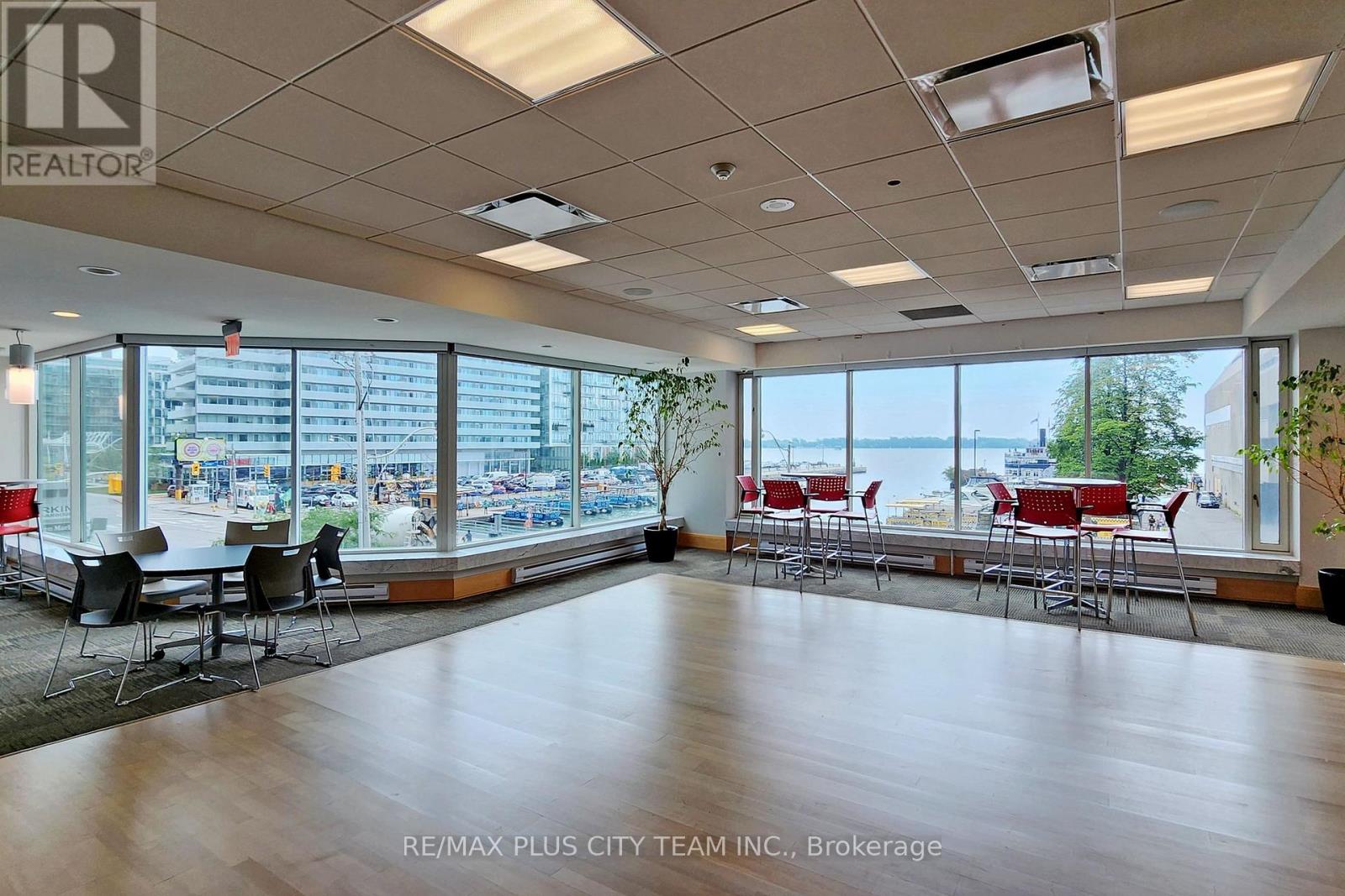 1807 - 10 Queens Quay W, Toronto, Ontario  M5J 2R9 - Photo 18 - C12457214