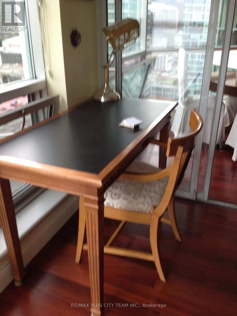 1807 - 10 Queens Quay W, Toronto, Ontario  M5J 2R9 - Photo 4 - C12457214
